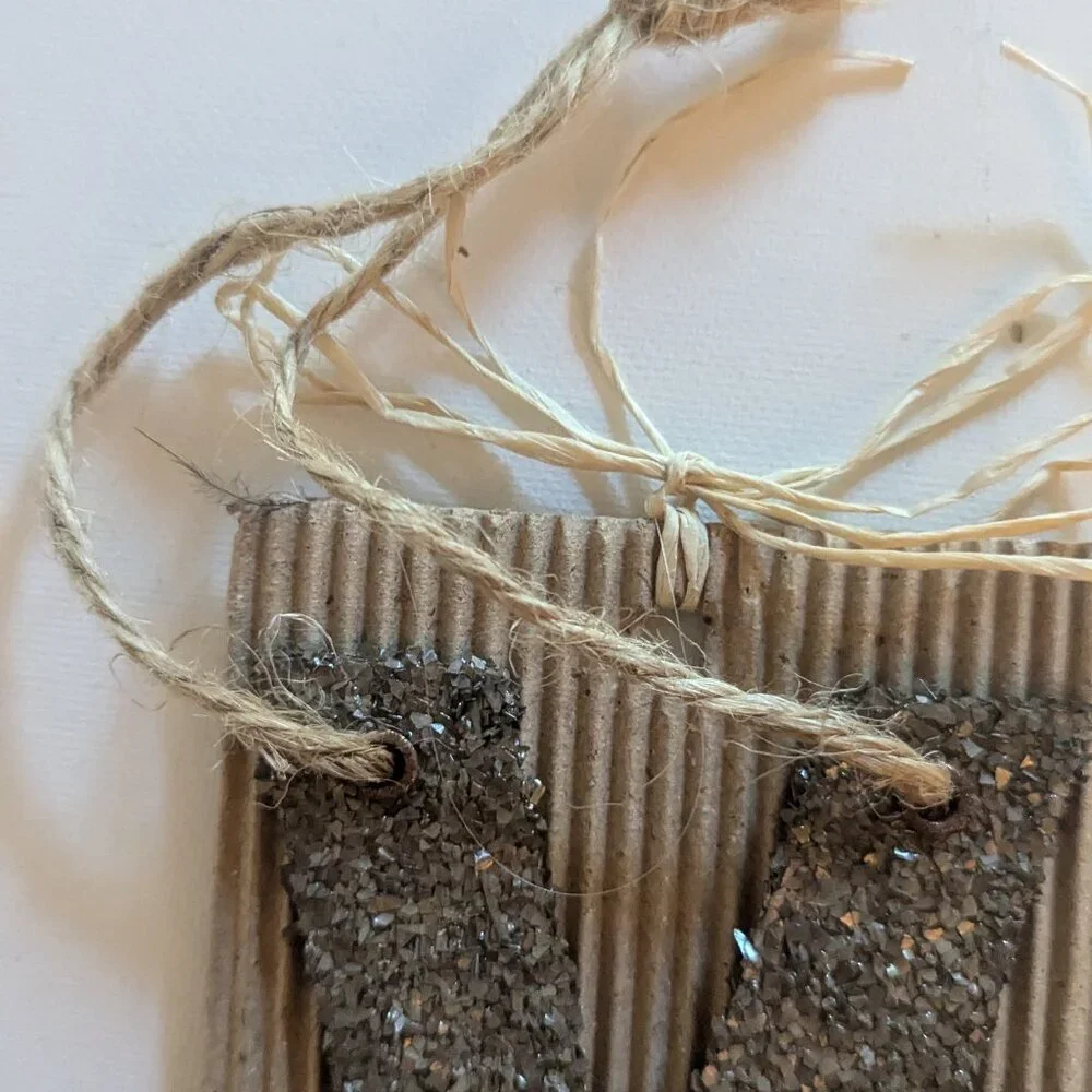 NWT Gold Glitter Letter 'V' Primitive Corrugated Sign Michaels Home Wall Decor - Picture 6 of 8